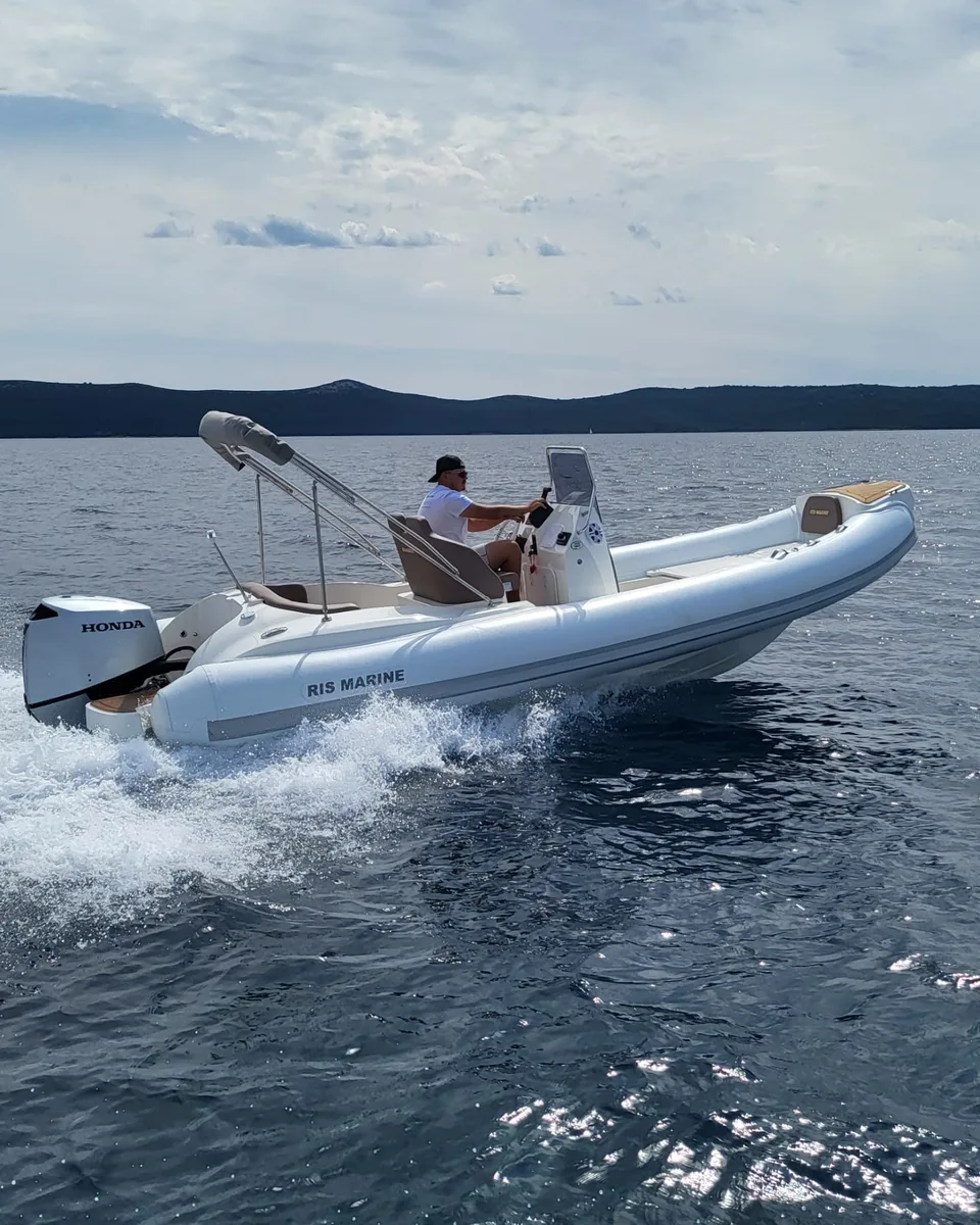 RIS Marine 650 novo plovilo u floti Rent a Boat Bruschetta