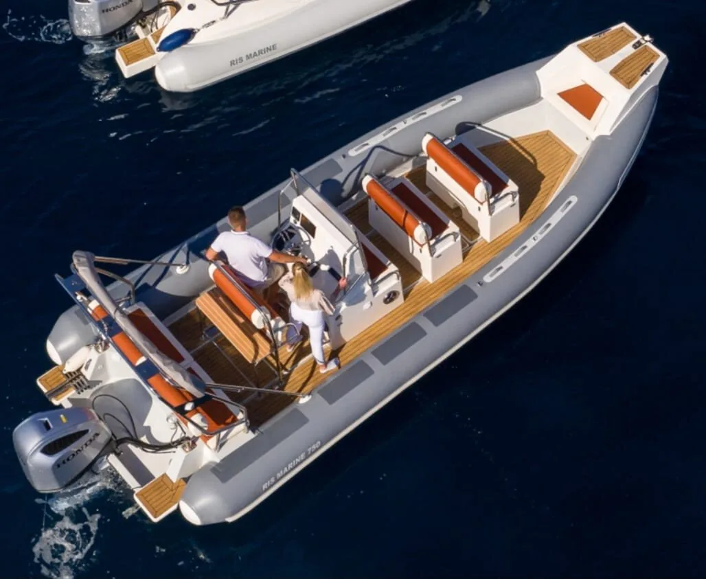 RIS Marine 750 Rent a Boat Bruschetta u vožnji